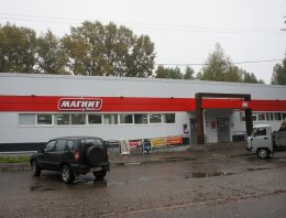 Фирменный магазин  в городе Емва из сэндвич-панелей, построенная компанией Альянс - Фирменный магазин  в городе Емва, Республика Коми, г. Емва, ул. Коммунистическая. 